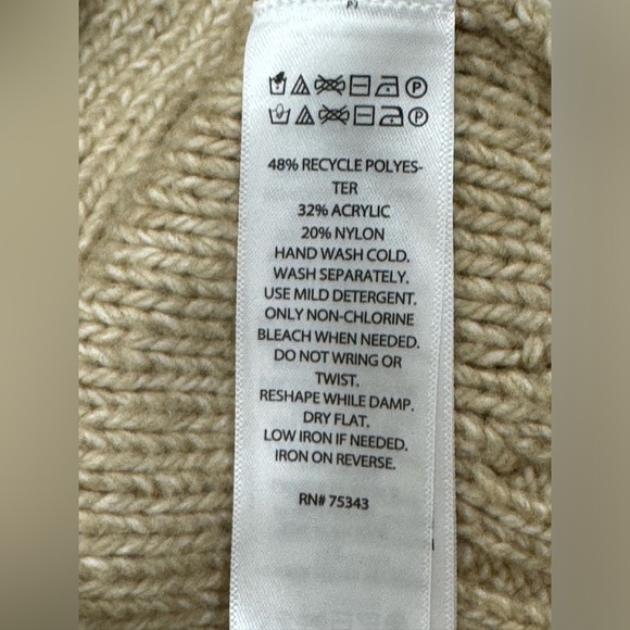 Cupcakes and Cashmere Sweater Sz S - Picture 6 of 6